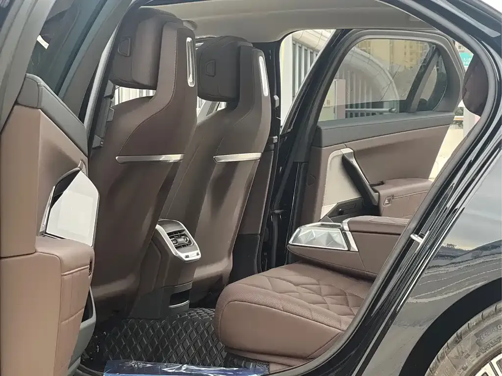 BMW 7 Series — фото 10