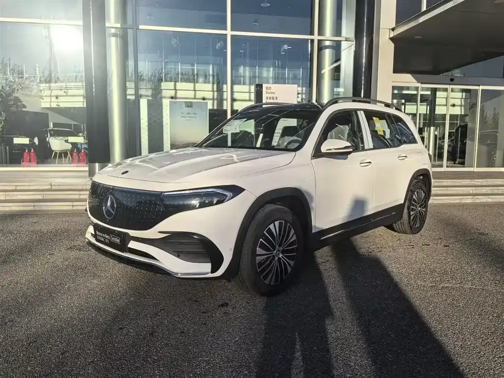 Mercedes-Benz EQB — фото 1
