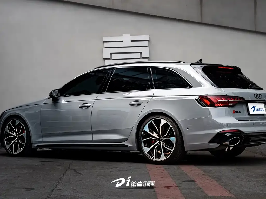 Audi RS 4 — фото 8