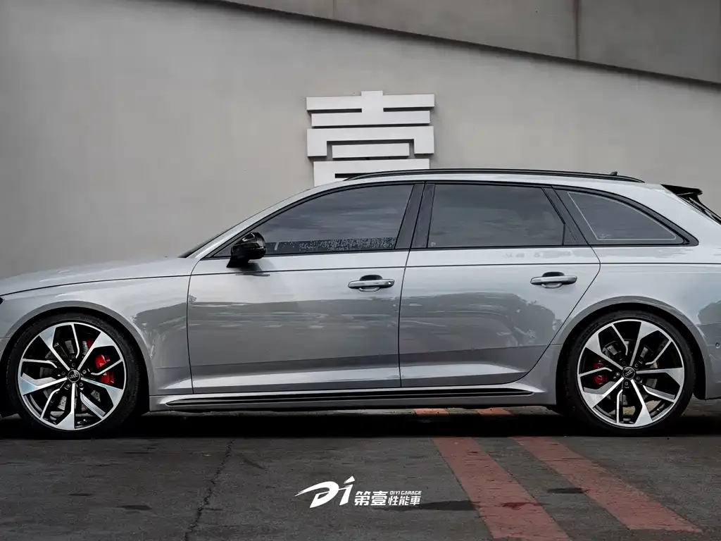 Audi RS 4 — фото 7
