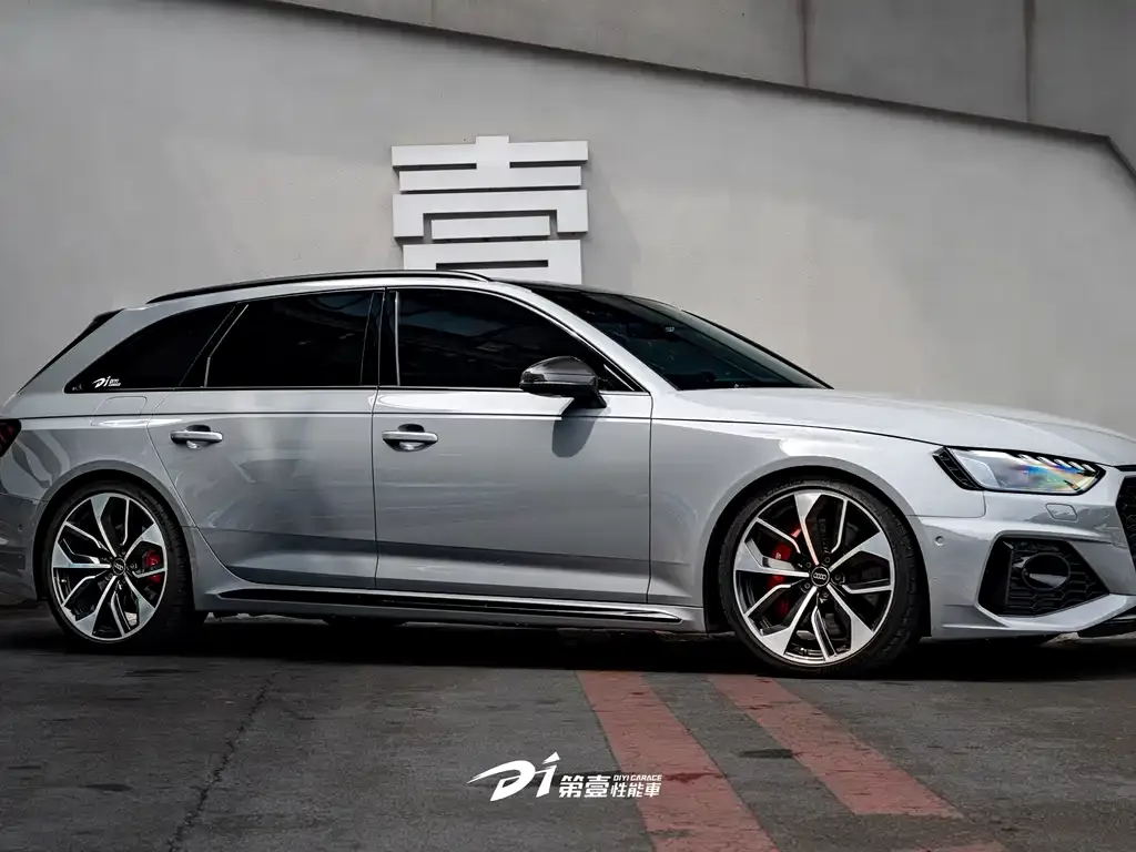Audi RS 4 — фото 5
