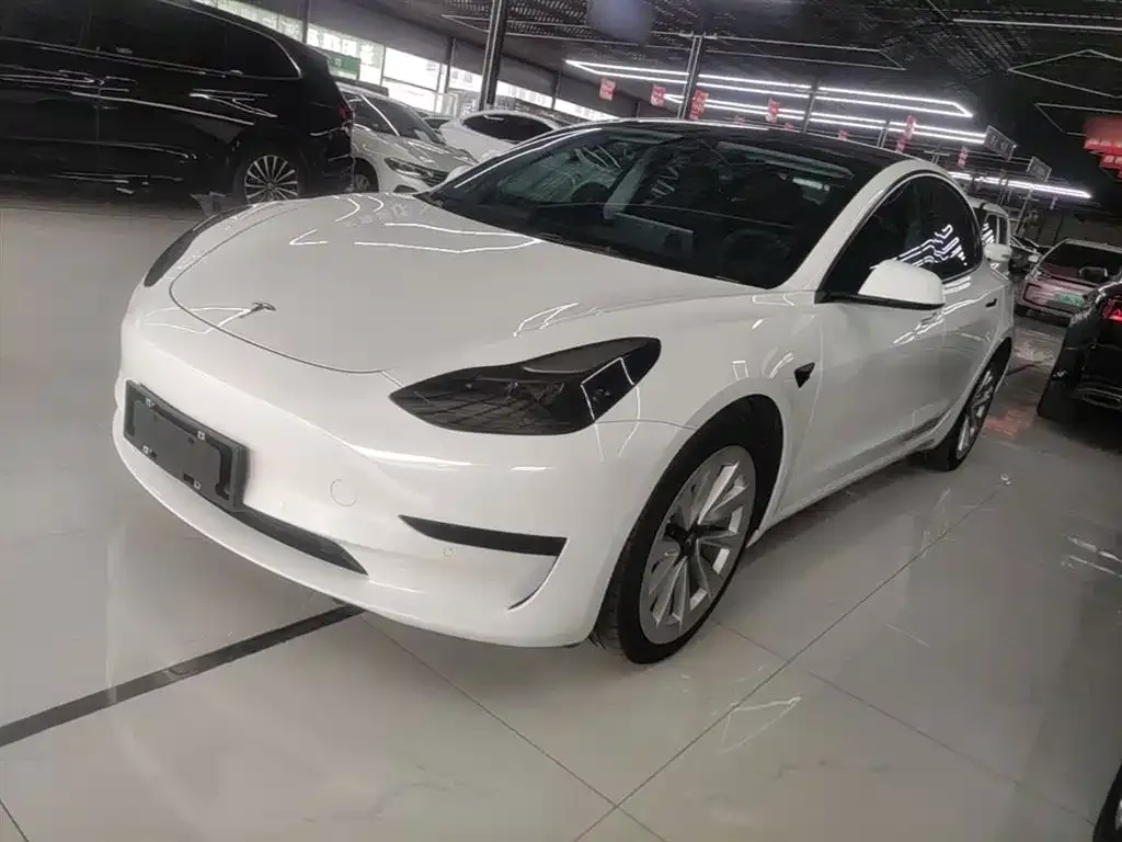 Tesla Model 3 — фото 1
