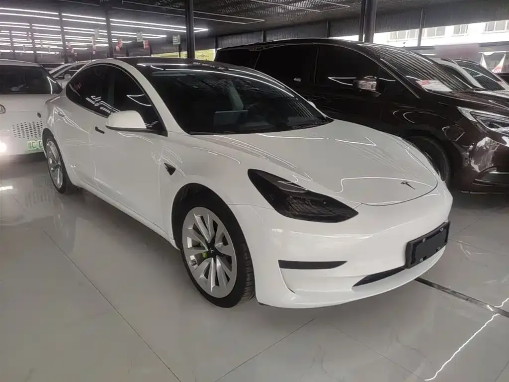 Tesla Model 3 — фото 3