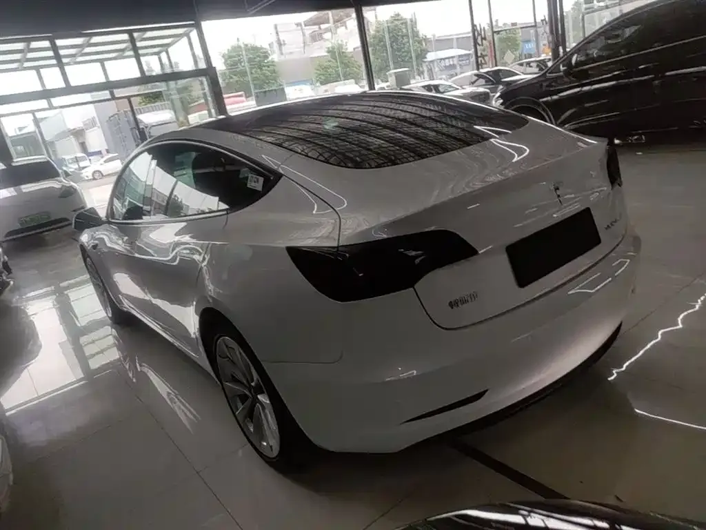 Tesla Model 3 — фото 10