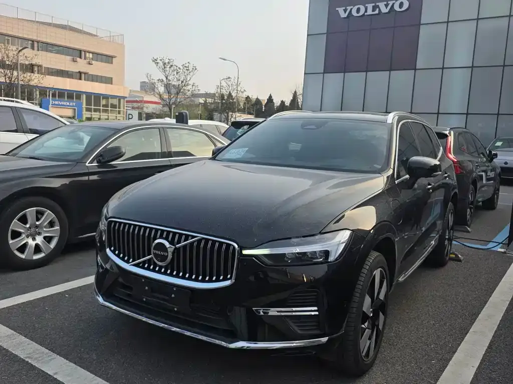 Volvo XC60 PHEV — фото 1