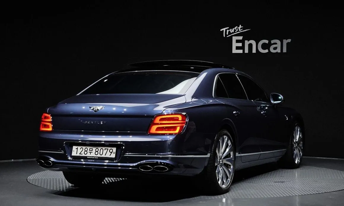 Bentley Flying Spur — фото 3