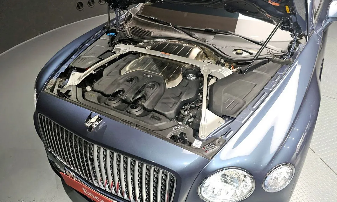 Bentley Flying Spur — фото 10