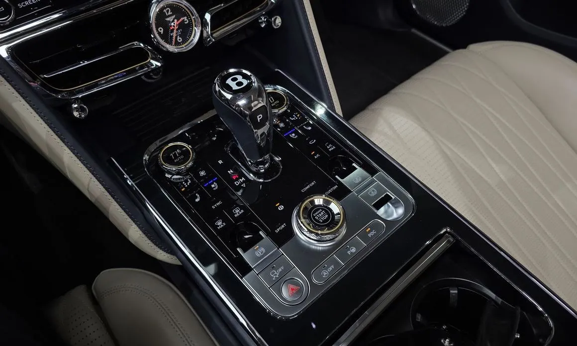 Bentley Flying Spur — фото 4