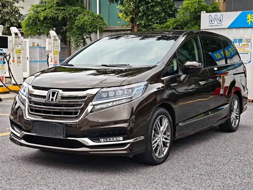Honda Elysion — фото 1
