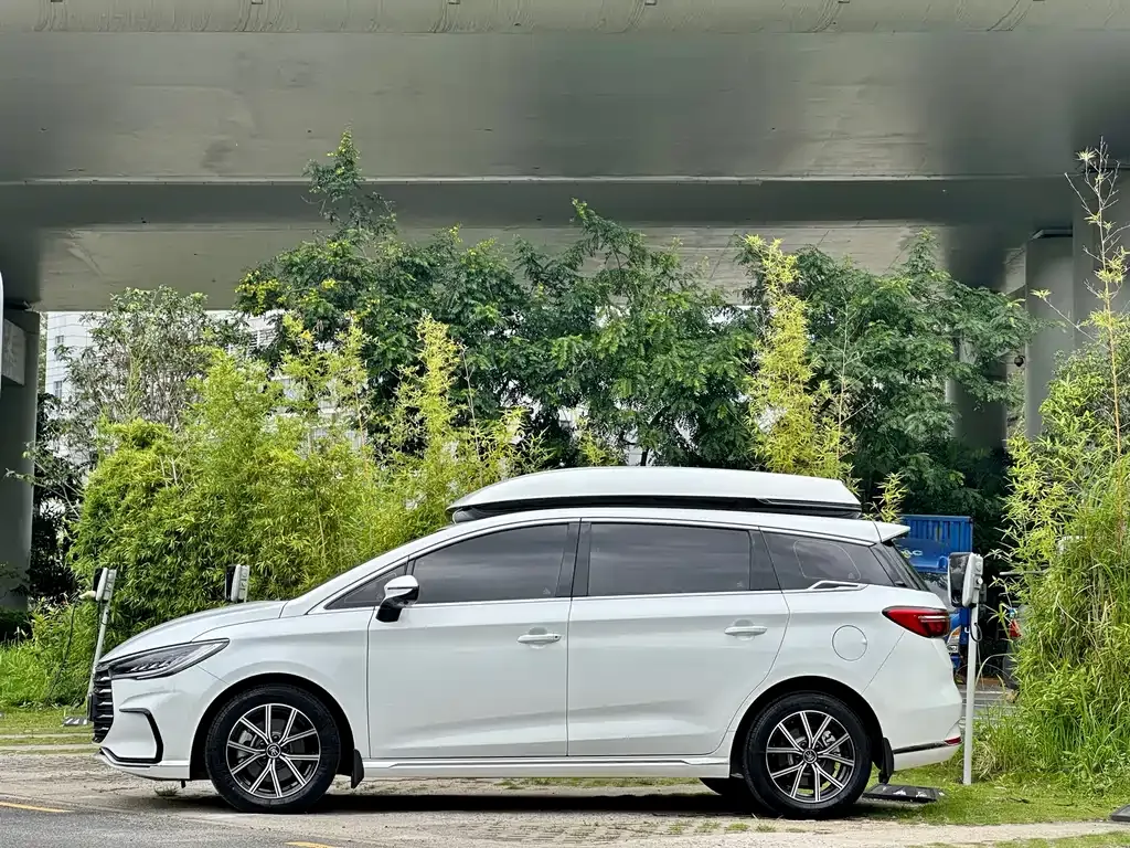 BYD MAX New Energy — фото 8