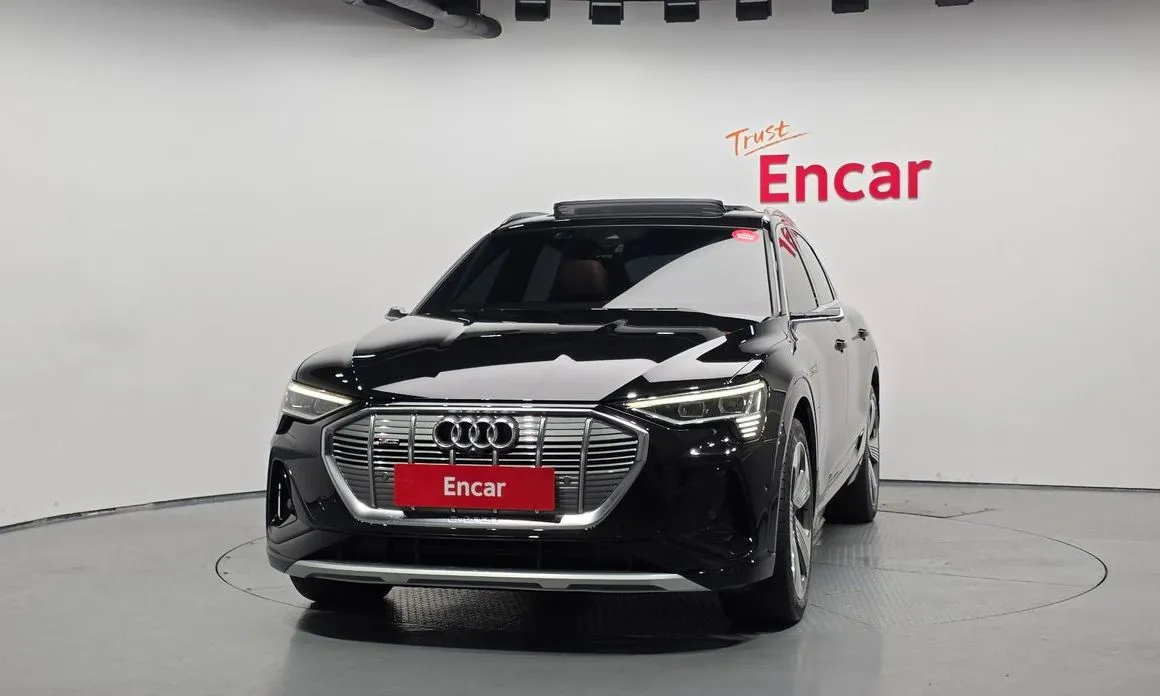 Audi e-tron — фото 2