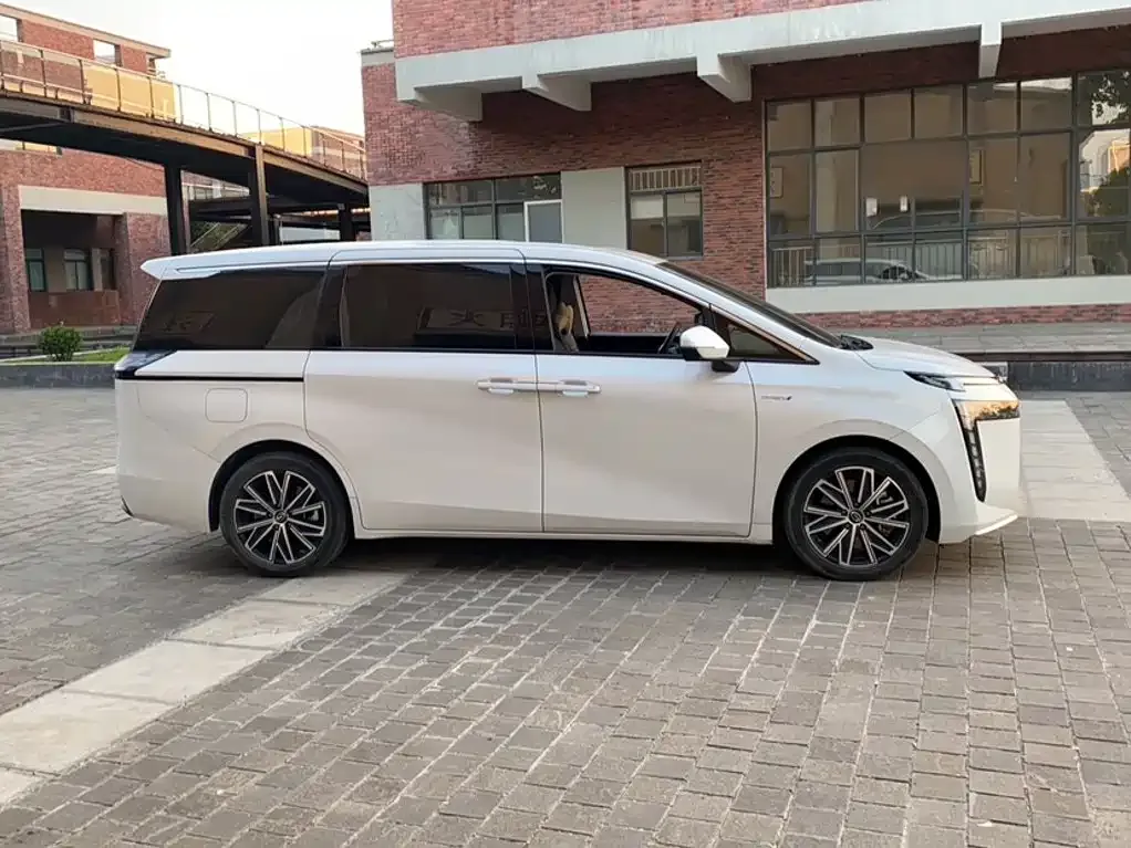 GAC Motor Trumpchi E8 PHEV — фото 9