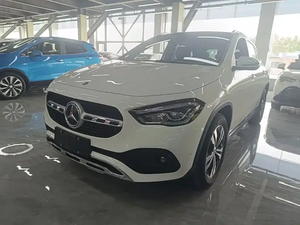 Mercedes-Benz GLA — фото 1
