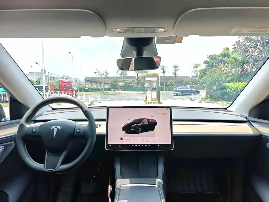 Tesla Model Y — фото 4