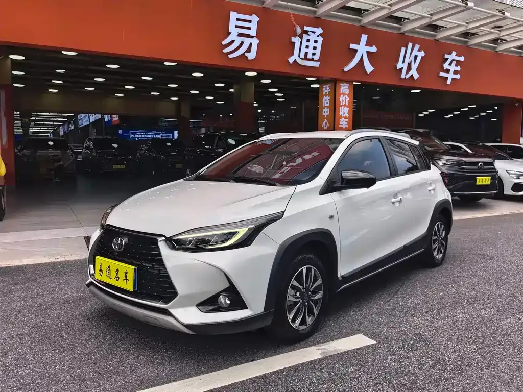 Toyota Yaris L — фото 1