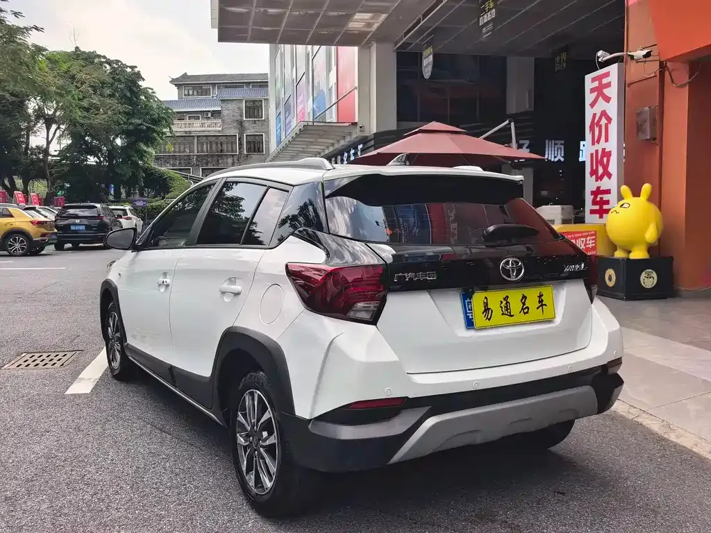 Toyota Yaris L — фото 5