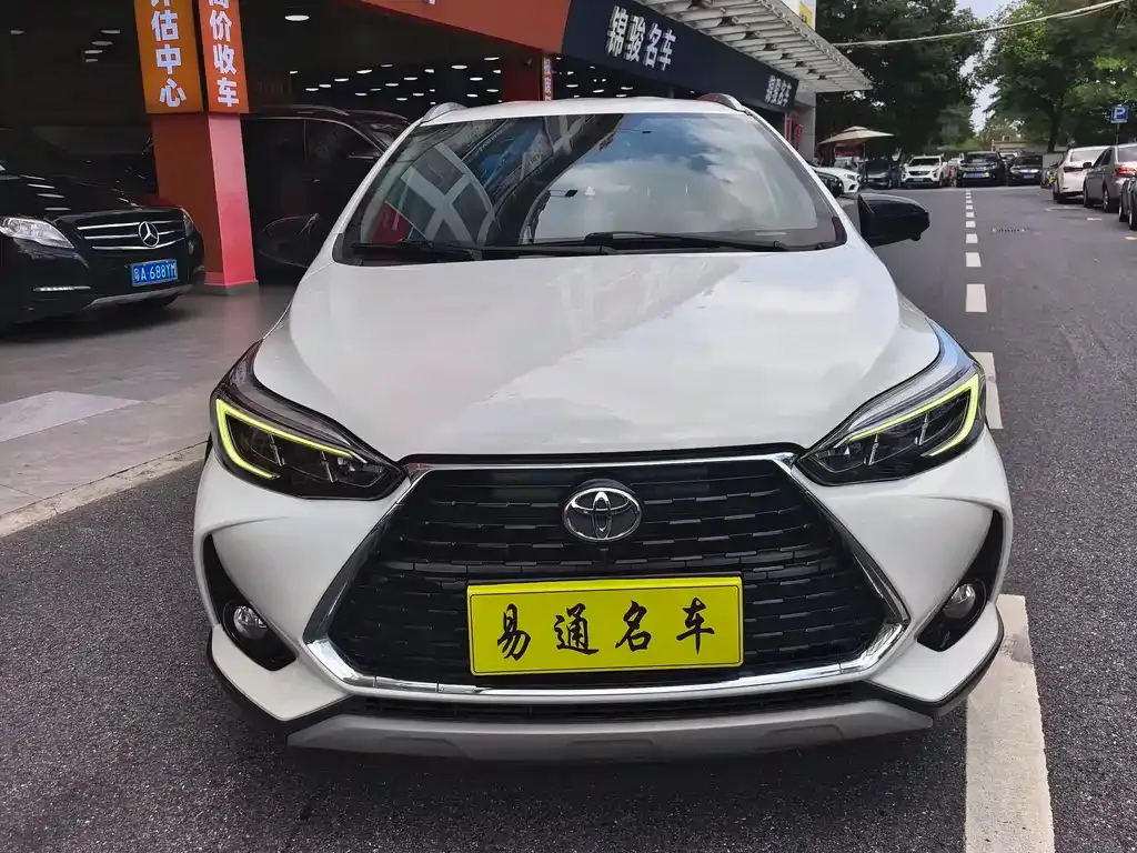 Toyota Yaris L — фото 2