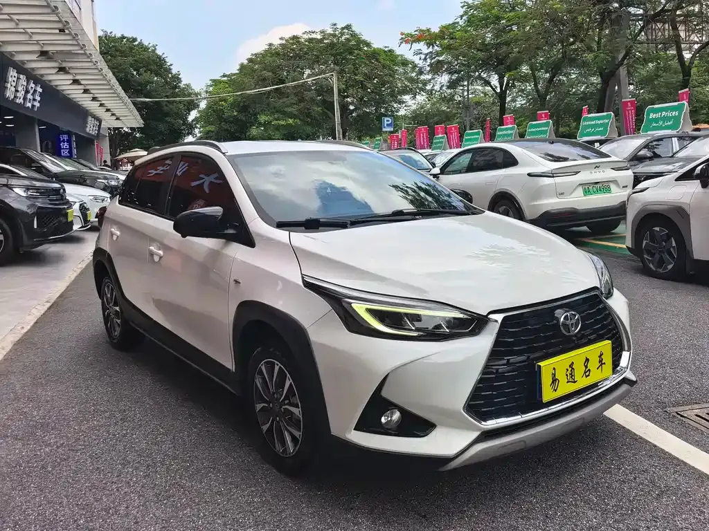 Toyota Yaris L — фото 3