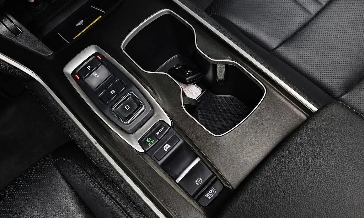 Honda Accord — фото 6