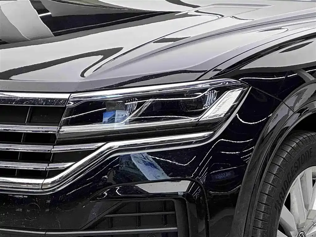 Volkswagen Touareg — фото 9