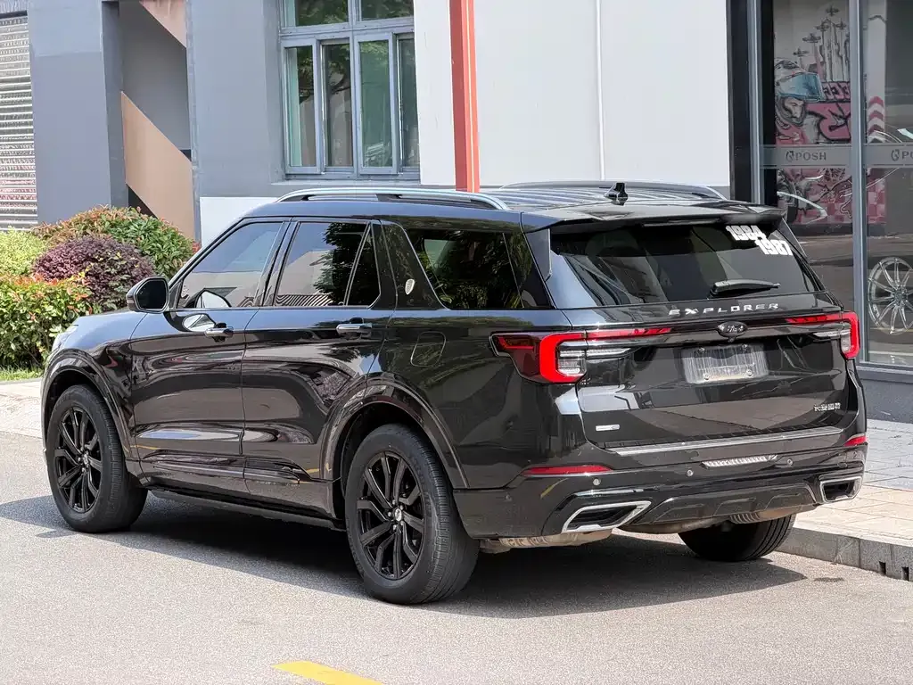 Ford Explorer — фото 9
