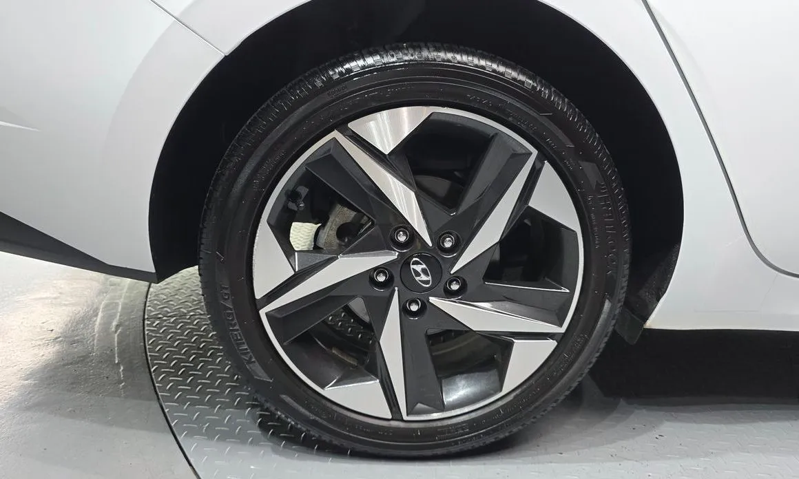 Hyundai AVANTE — фото 4