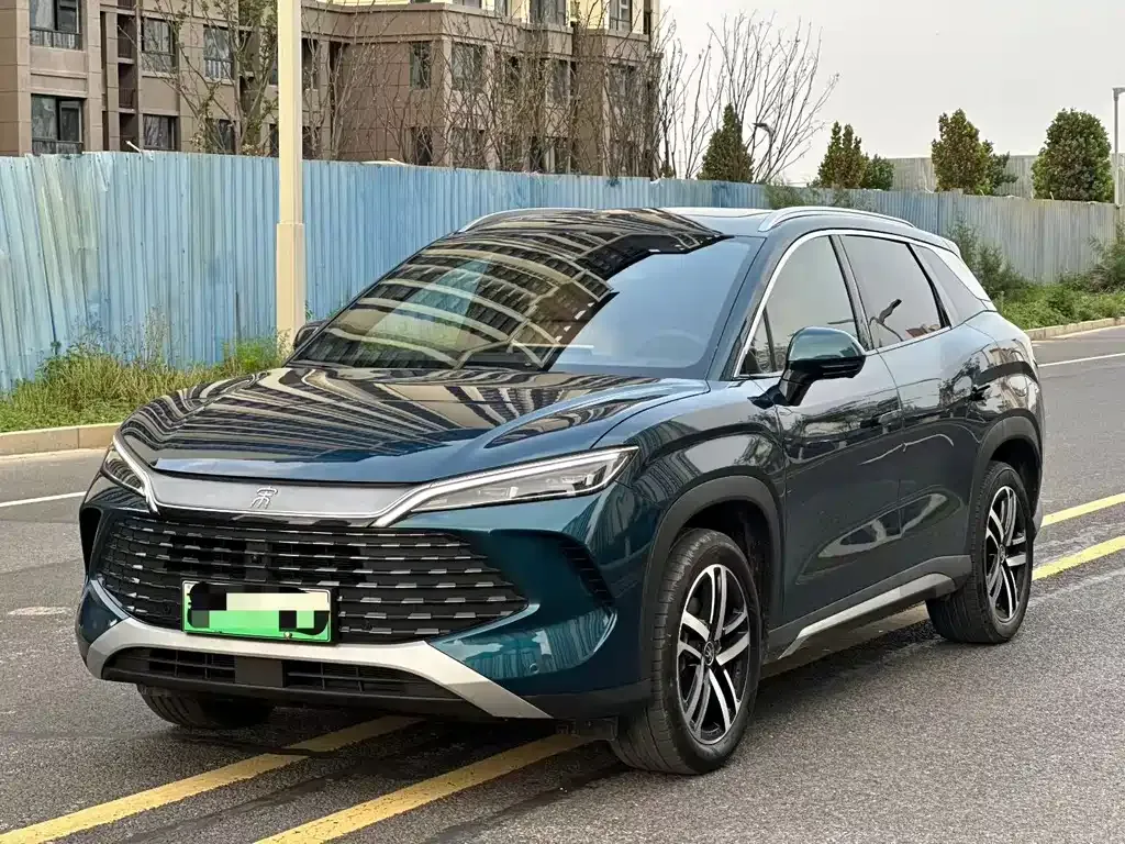 BYD L DM-i — фото 1