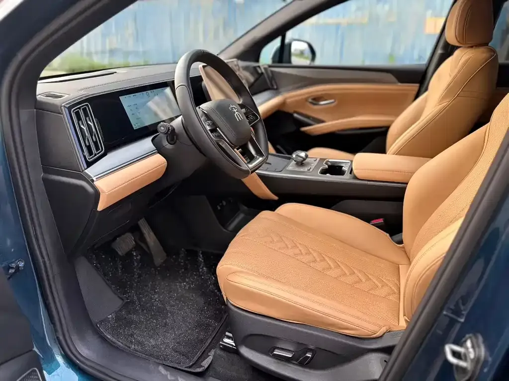 BYD L DM-i — фото 8