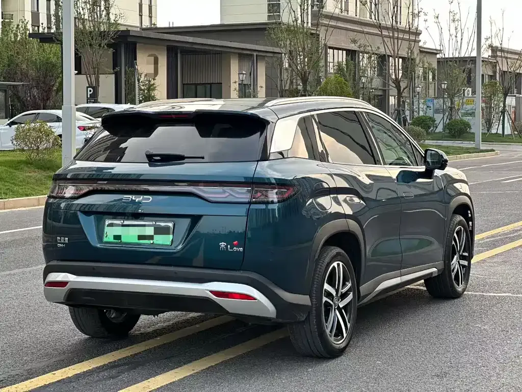 BYD L DM-i — фото 9