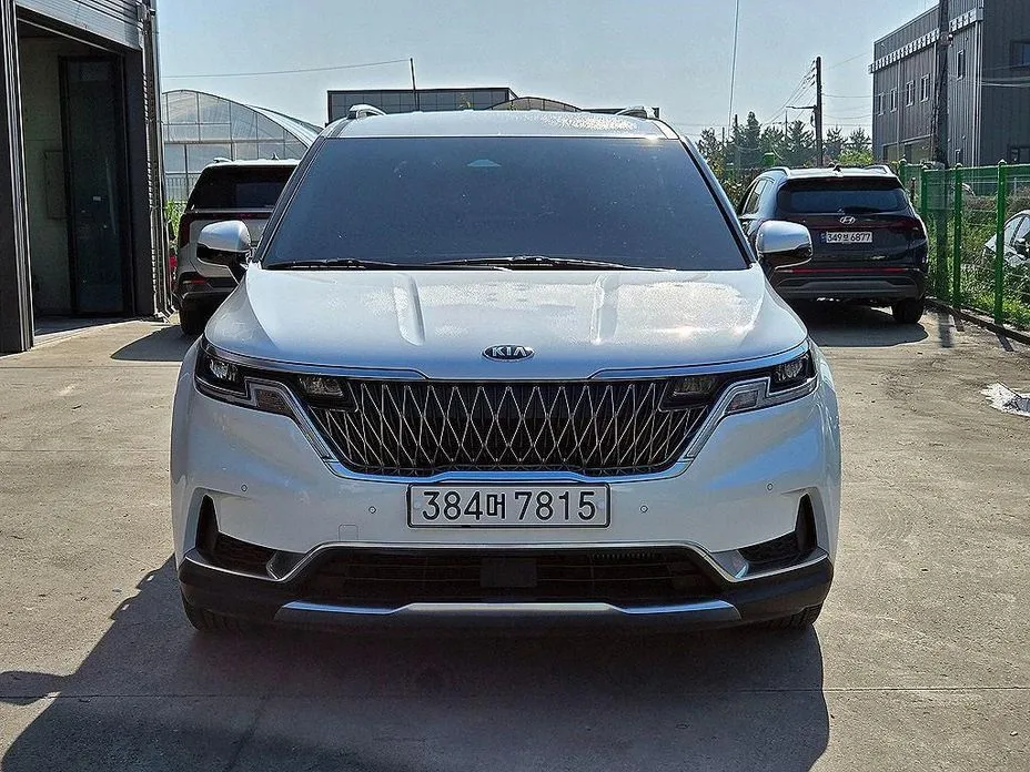 Kia Carnival — фото 1