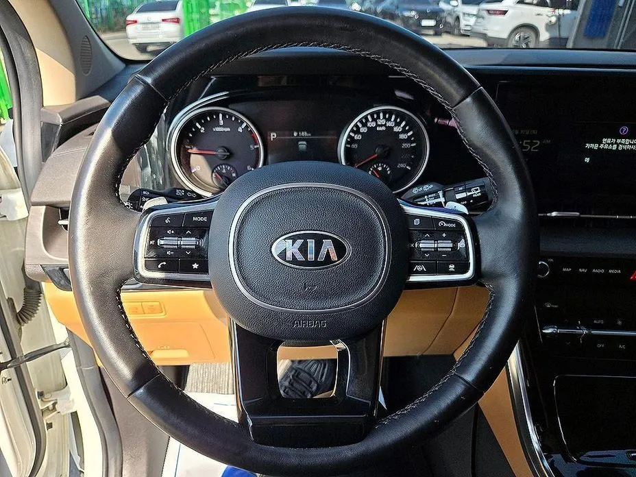 Kia Carnival — фото 9