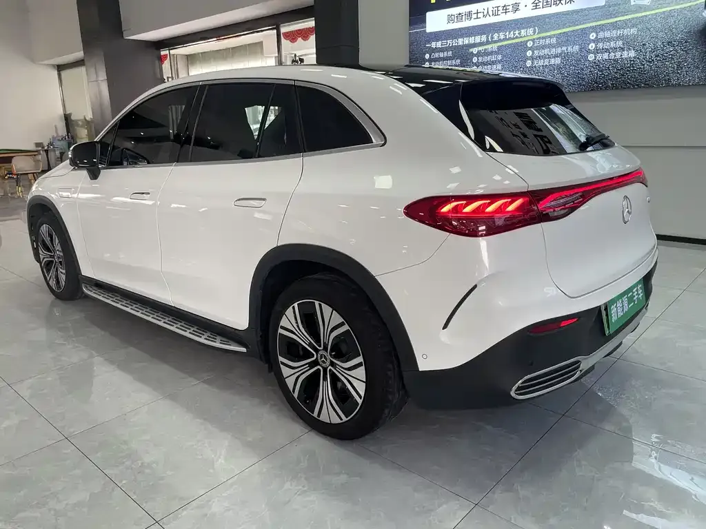Mercedes-Benz EQE SUV — фото 9