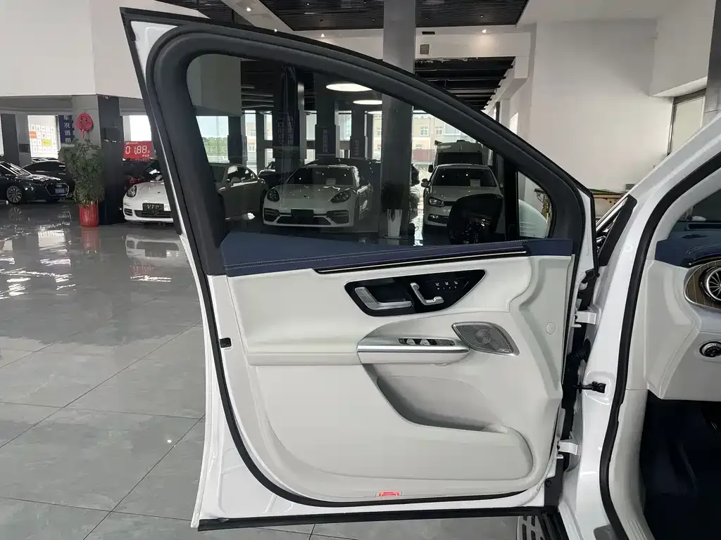 Mercedes-Benz EQE SUV — фото 4