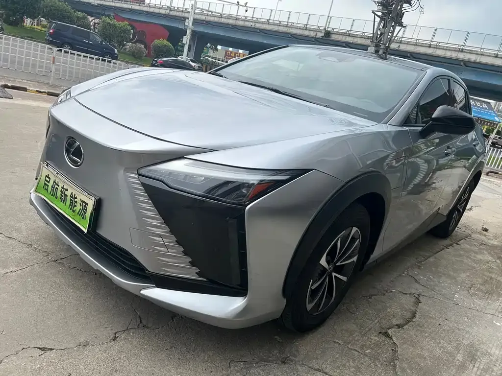 Lexus RZ — фото 1