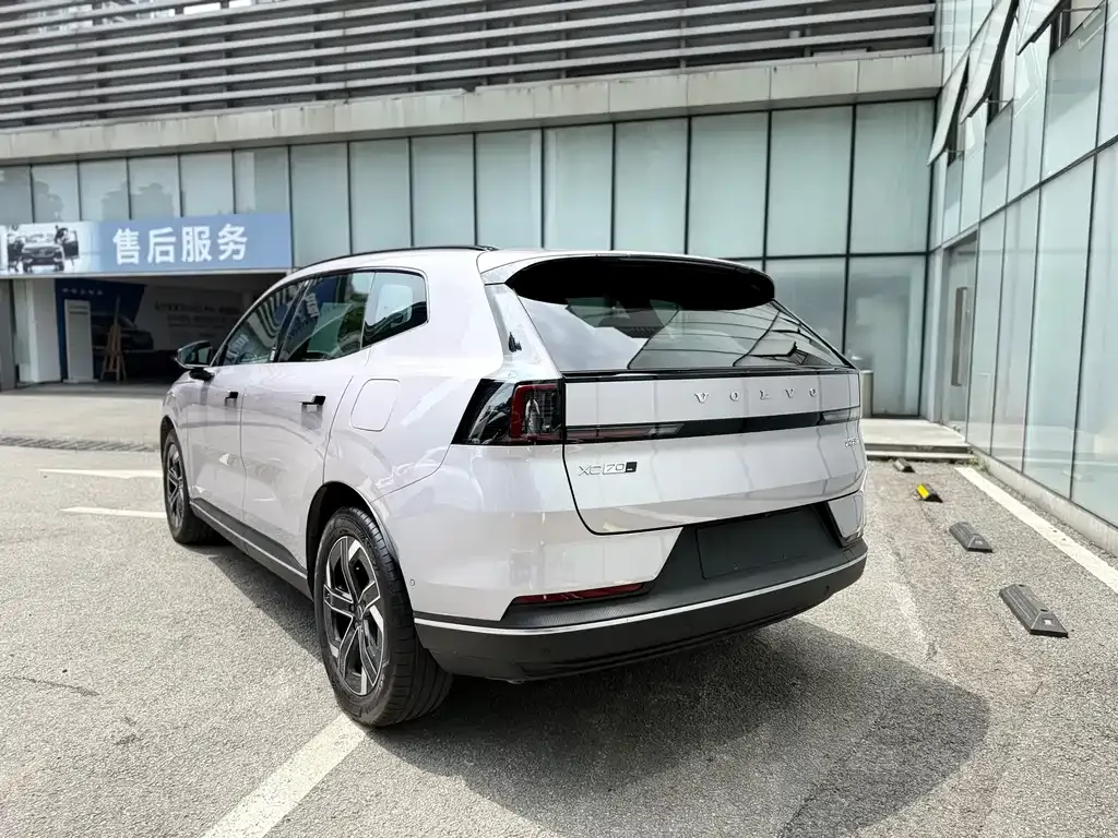 Volvo XC70 Plug-in Hybrid — фото 8