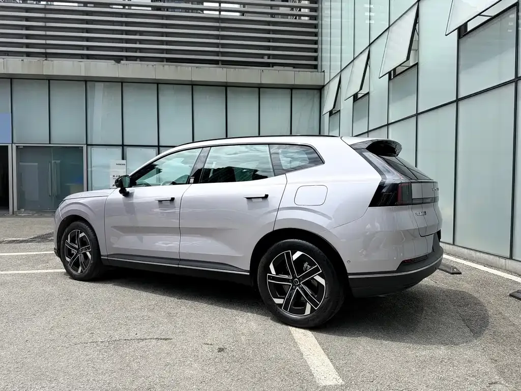 Volvo XC70 Plug-in Hybrid — фото 7