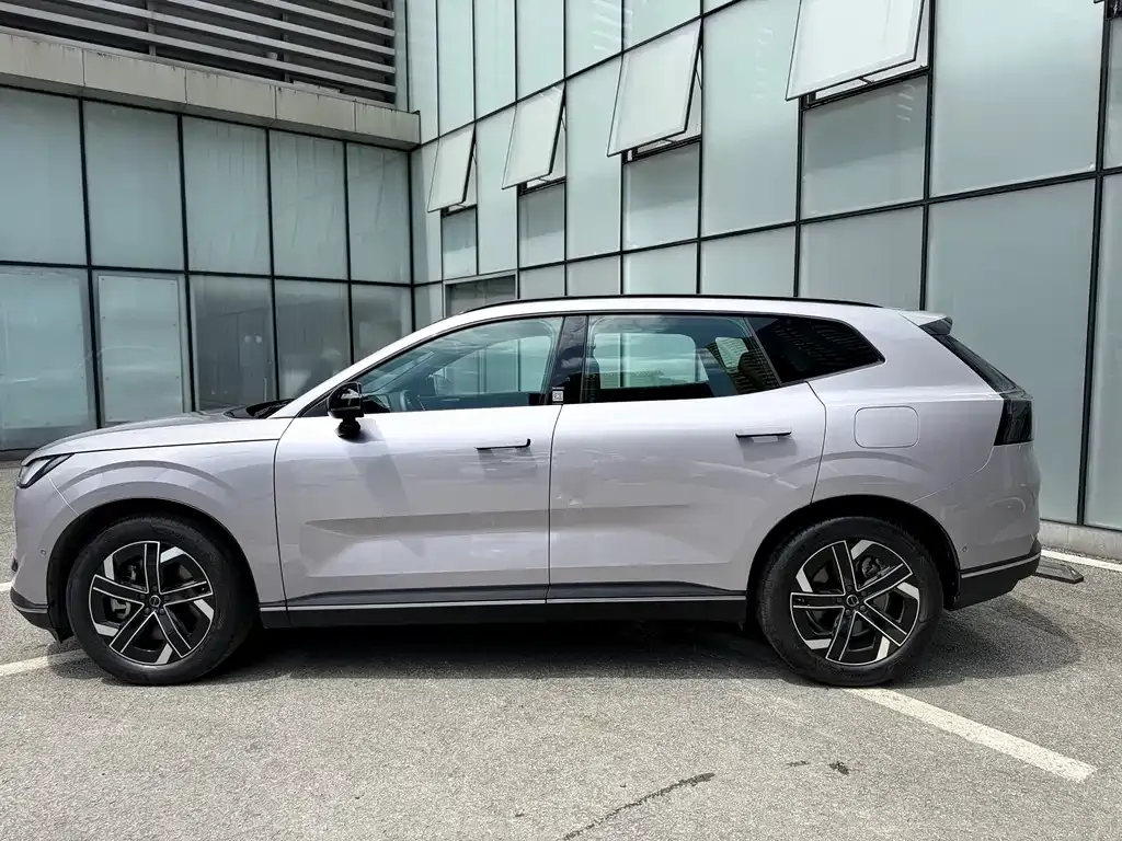 Volvo XC70 Plug-in Hybrid — фото 4