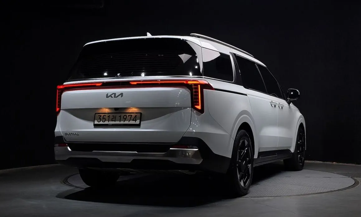 Kia Carnival — фото 6