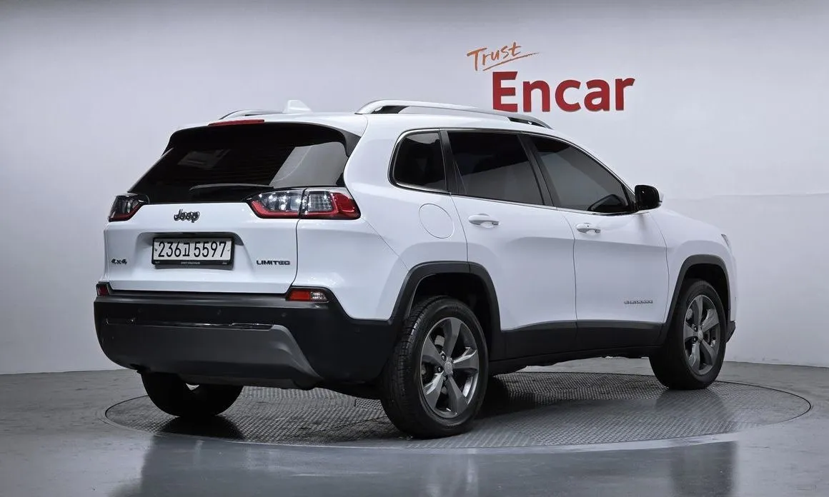Jeep Cherokee — фото 2