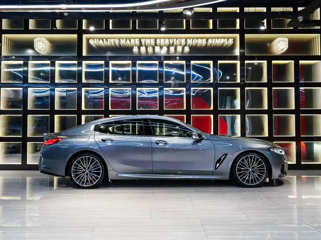 BMW 8 Series — фото 4