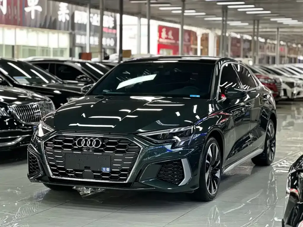 Audi A3 — фото 1
