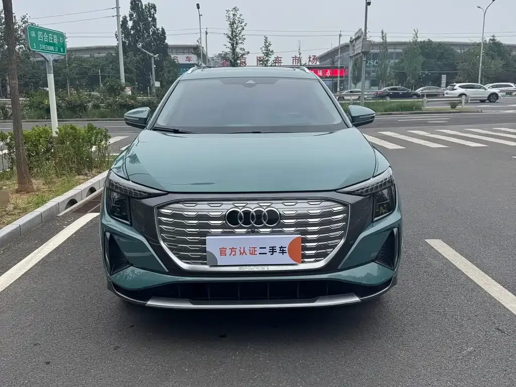 Audi Q5 e-tron — фото 1