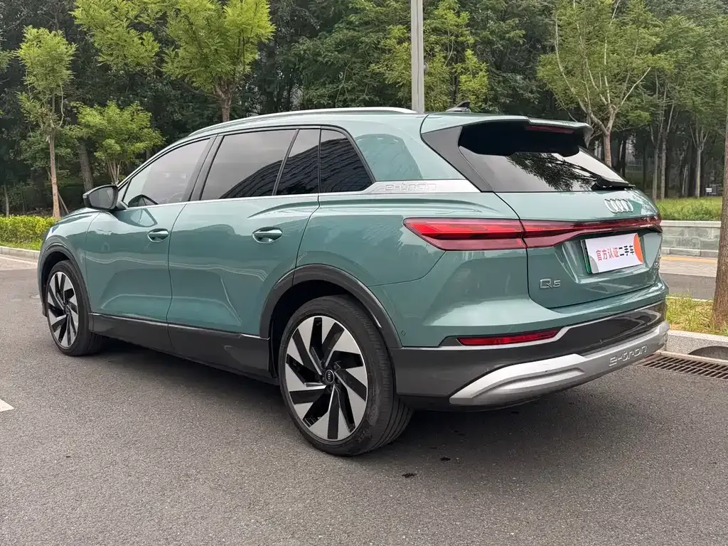 Audi Q5 e-tron — фото 9