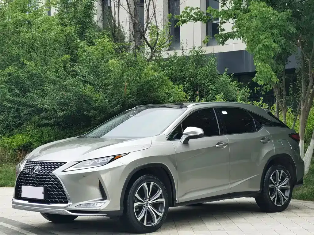 Lexus RX — фото 1