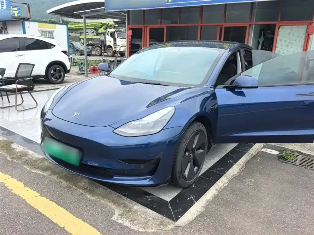 Tesla Model 3 — фото 1