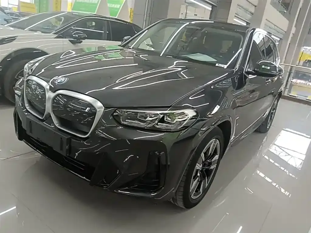 BMW iX3 — фото 1