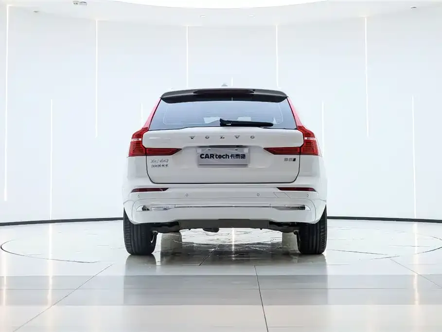 Volvo XC60 — фото 8