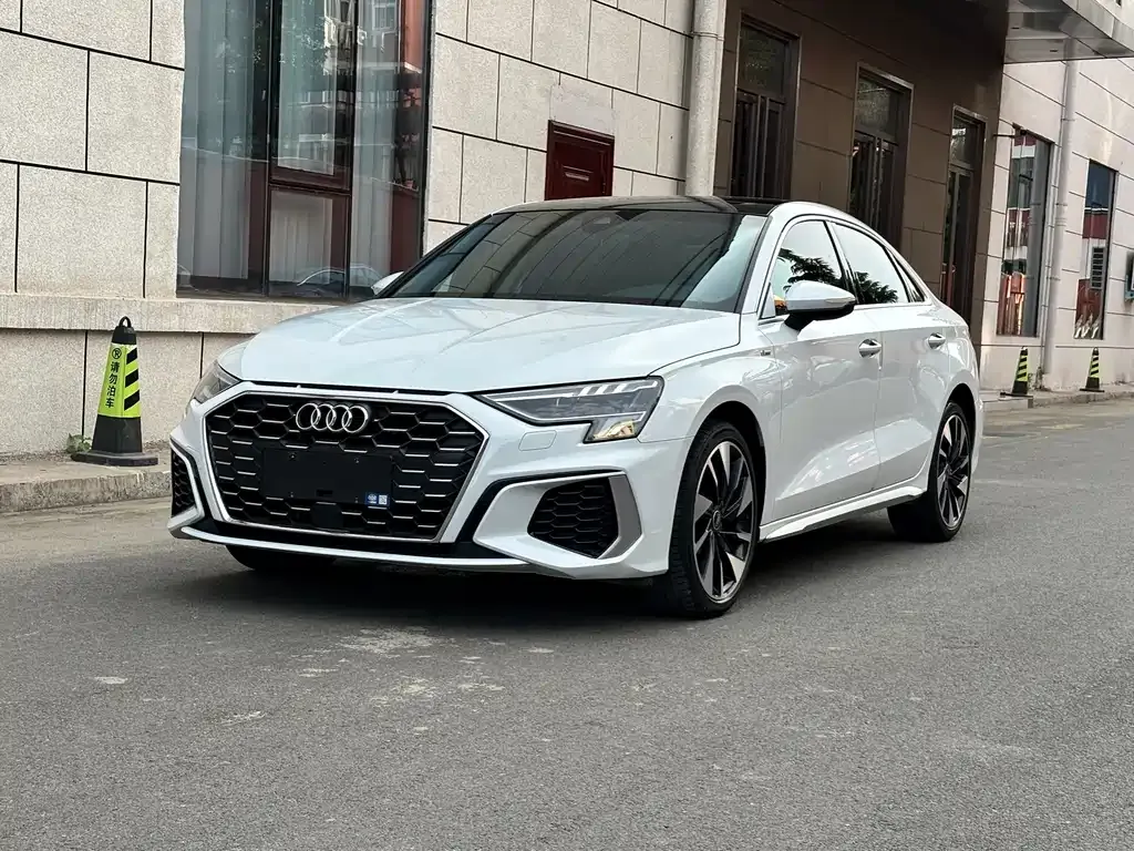 Audi A3 — фото 1