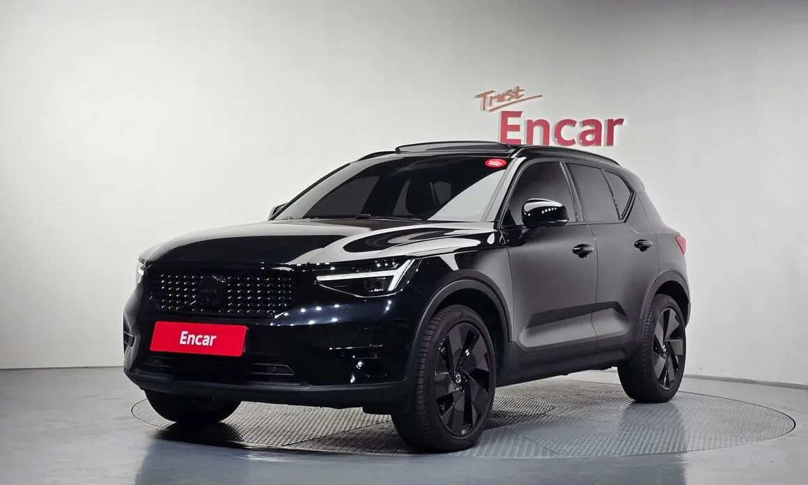 Volvo XC40 — фото 1