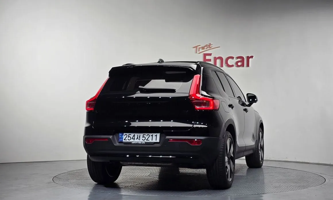 Volvo XC40 — фото 6